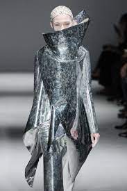 Mirrored Conceptual Surfaces For Aw14 From Gareth Pugh Pfw Space Fashion Sculptural Fashion Futuristic Fashion