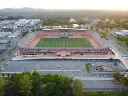 Bandar jengka adalah satu inspirasi bekas perdana menteri malaysia yang kedua tun abdul razak untuk mengujudkan satu bandar 100 peratus orang melayu.tapi kini bandar jengka tidak lagi dimonopoli oleh orang melayu sahaja, kerana di kawasan jengka 15 terdapat satu deret kedai telah. Jengka Pahang Skyscrapercity