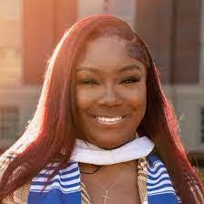 Jocelyn Hurst's Instagram, Twitter & Facebook