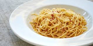 1 x aglio, olio e peperoncino calabrese 130 gr grazie a questo sugo pronto potrete preparare con estrema facilità i famosi spaghetti aglio, olio e peperoncino, con tutto il sapore del vero peperoncino di calabria. Chef S Recipe Aglio Olio E Peperoncino By Gerard Craft La Cucina Italiana
