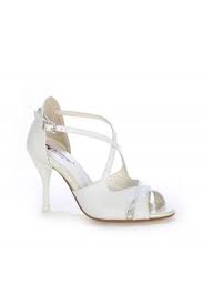 Pas question de vivre le plus beau jour de votre vie avec la moindre erreur de style. Epingle Sur Chaussure Mariage