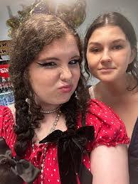 Wendy Squires's Instagram, Twitter & Facebook