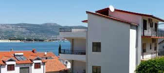 Attraktive mietwohnungen für jedes budget, auch von privat finden sie ihre traumwohnung bei immowelt.de! Trogir Ferienwohnung Inkl Motorboot Kroatien Motorboot Mieten
