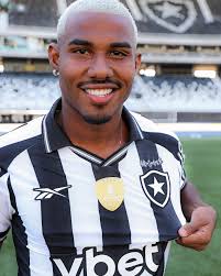 BEM TRAJADO! 👔 Confira a #GloriosaCamisa 6️⃣ no nosso Cuiabano! 🤩 #BFR 📸  Arthur Barreto