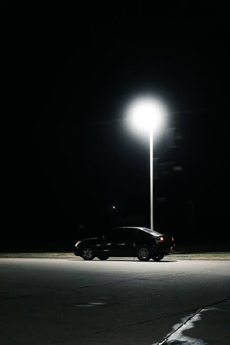 A car parked in a parking lot at night - Free Photo on Unsplash