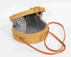 Popbela ingin memberikan 5 tips mix & match straw. Tas Rotan Bulat Desainnya Menarik Dan Terlihat Stylish Untuk Penampilan