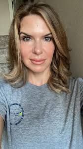 Are these lip gloss? I'm looking for a good gloss