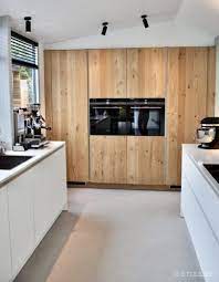 binnenkijken in de woonkamer keuken en hal van een nieuwbouw stadswoning in moderne design stijl in utrecht modern design thuis modern