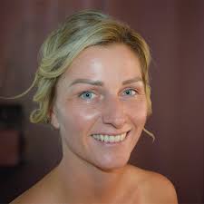 ✨ Prirodna elegancija sa suptilnim akcentima! 🌸 Ovaj make-up look je  savršen za one koji vole naglašene oči i prirodne nijanse na usnama.  Savršen balans između sofisticiranog i svakodnevnog glamura. 💄✨  #NaturalGlam #