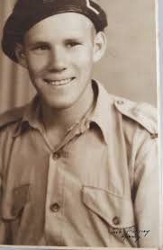 Ettenaj Drofliman, not sure whether the mystery man in your photos with  Jack Williams, is my dad Arthur Valvona.... certainly Arthur and Jack were  'as thick as thieves', but although the character