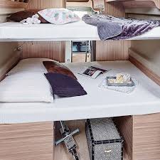 Canapé lit fourgon source google image: Fourgon Amenage Ideal Pour Une Famille Avec Des Lits Modulables