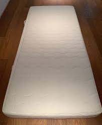 Matratzen in 90x200 cm sind typisch für einzelbetten. Matratze 90 X 180 X 18 Cm Gunstig Kaufen Auf Ricardo
