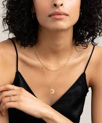 How Mejuri Is Redefining The Jewellery Business (aurate and stone and strand are others, though mejuri is, for for starters, mejuri prices are remarkably affordable relative to the rest of the industry (similar to. how mejuri is redefining the jewellery