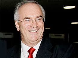 Advogado de Lula se irrita com perguntas e delegado recua