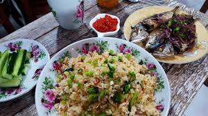Nasi goreng ikan jambal yang sedap dan gurih ini bakal menggugah selera makanmu. Surayamsyed Nasi Goreng Ikan Rebus