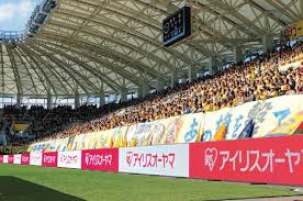 サッカー スタジアム 広告 看板