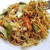 Mie kuning tidak seperti soun atau bihun yang mudah matang hanya dengan siraman air panas. 1