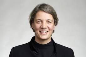 How selfie-editing tools are distorting how young people see themselves