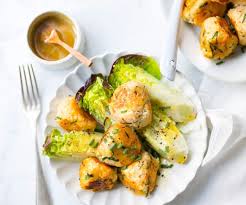 Boulettes De Crabe Et Sucrine En Salade Recette En 2020 Idee Recette Salade De Butternut Boulette