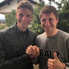 Und fan des vereins ist es für thomas müller eine große ehre und herzensangelegenheit zugleich für den fc bayern münchen aufzulaufen. Thomas Lisa Muller Familie Freunde
