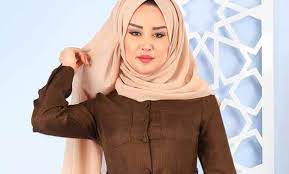 Warna coklat akan memberi kesan yang lebih simpel pada tampilan hijau kita. 10 Gambar Baju Coklat Tua Cocok Dengan Jilbab Warna Apa Jejakpiknik Com