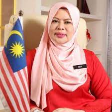 Yb datuk seri rina binti mohd harun (lahir 18 april 1973) merupakan ahli politik dari ahli parlimen bagi zon titiwangsa dan kini menyandang jawatan sebagai mentei wanita dan keluarga pada 10 mac 2020. Rina Mohd Harun Rinamohdharun Twitter