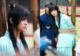 One of the most popular and sough after kpop singers bts v aka taehyung, is still remembered for his performance in the drama hwarang. Taehyung Hwarang Episode 3 Preview Pictures Watch Hwarang Tonight Bts ë°©íƒ„ì†Œë…„ë‹¨ Hwarang Kim Taehyung V Hwarang