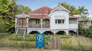 Buyers Spending Millions On Brisbane S Worst Houses Queenslander House Queenslander Renovation Australian Homes