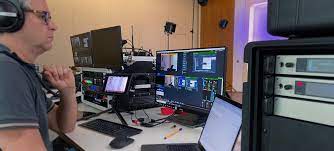 An encoder (sometimes called a live streaming or media encoder) can be either software or hardware that is. Live Streaming Und Video