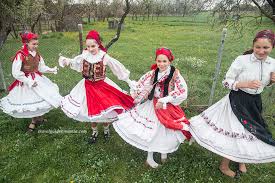 Sarbatoarea pastelui isi are obiceiurile si traditiile specifice, in functie de zonele tarii. Obiceiuri È™i TradiÈ›ii De PaÈ™te In Romania Travelguideromania