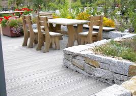 Hier bekommst du einige tolle tipps zu den möglichkeiten der idealen gartengestaltung und kannst. Terrasse Mit Kleiner Mauer Terrassengestaltung