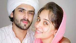 Shoaib has now grabbed the attention of fans with his sweet gesture for his wife. Shoaib Ibrahim Was Asked If His Family Forces Wife Dipika Kakar To Wear Indian Clothes Here S His Reply Hindustan Times