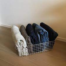 洋服の収納でかさばりやすいアイテムのひとつ ズボン 厚みがあって取り出しにくい ズボンにはなるべく折り目をつけたくない スーツのパンツにはシワをつけたくない と収納に苦労している方も多いのではないでしょうか そこで 収納上手な達人たちのinstagram