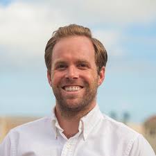 Justin Gillett's Instagram, Twitter & Facebook