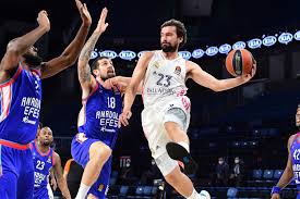 Mücadelenin ikinci çeyreği karşılıklı basketlerle geçerken, anadolu efes 15. Anadolu Efes Istanbul Vs Real Madrid Game