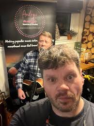 Wee halftime a lot for @ Brendan Freeman … @ Forbes of Kingennie ….. Andrew  acoustic music Andrew Acoustic @top fans