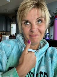 Tips for surviving the weekend with press-on nails