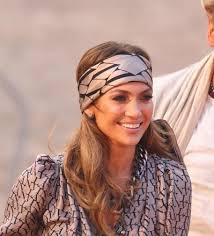 pin von makayla lang auf fashion file haar schals haar schal stile haare