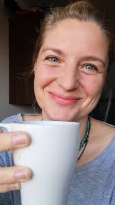 O calatorie de 1000 de mile incepe cu primul pas. Intrebarea e: cu ce  picior incepi?" Filosofia Zen Ieri, intr-un magazin mic de haine de langa  cabinetul meu o doamna in varsta