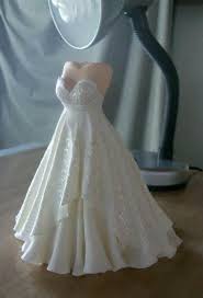 Sólo debes seguir el video o los simples pasos que te expliqué más arriba. Pin De Hiro Maqui En Trabajos En Porcelana Fria Adornos De Torta Boda Munecos Novios Como Hacer Porcelana Fria