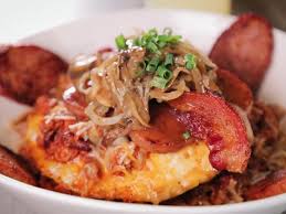 Notorious B I G Moco Da Kitchen Maui Hawaii Chef Les Tomita Brings Island Comfort Food To The Table With This Food Network Recipes Maui Food Loco Moco
