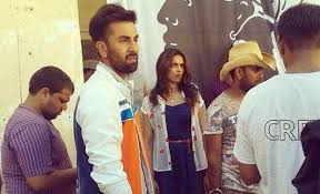First Look Ranbir Kapoor S New Edgy Hairstyle In Tamasha Ranbir kapoor and mahira khan's pictures from new york, where they were seen smoking together , were the talk of the town, sparking rumours of the actors being a couple. ranbir kapoor s new edgy hairstyle in