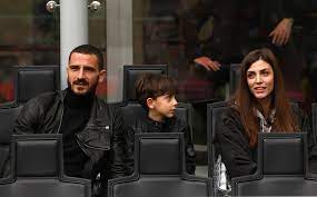È stata recentemente molto criticata per un suo selfie postato mentre era sulla tazza della toilette. Leonardo Bonucci Martina Maccari Lorenzo Bonucci Martina Maccari And Lorenzo Bonucci Photos Zimbio