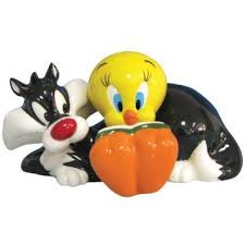 Tweety Bird Salt And Pepper Shakers Tweety Bird And Sylvester The Cat Were My Favorites Salt Pepper Shakers Pepper Shaker Stuffed Peppers