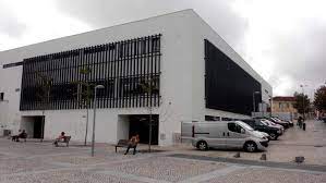 Em fase de remodelação, podendo não ser finalizado, ficando a mesma a cargo do comprador e dependendo do valor proposto. Camara Municipal De Sintra