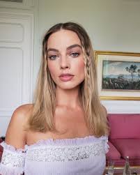 She has received nominations for two academy awards, four golden globe awards. Margotrobbie In Chanel Glamorous Hair Margot Robbie Hair Hair Styles