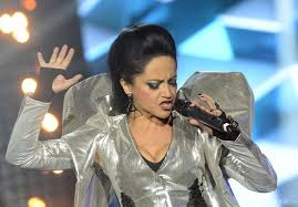 See more of lucie bílá on facebook. Lucie Bila Sa Predstavi V Ulohe Deloris V Muzikali Sestra V Akcii