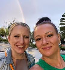 Amanda Huber's Instagram, Twitter & Facebook