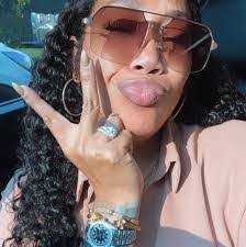 Alissa Kaye's Instagram, Twitter & Facebook