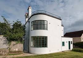 Back On The Market Melville Aubin Designed Sunpark 1930s Art Deco Property In Brixham Devon Wowhaus In 2020 Art Deco Buildings Architecture Details Art Deco Architecture